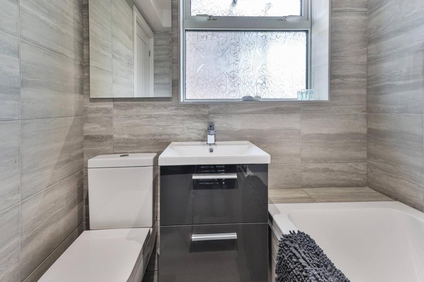 Newly Renovated 3 Bed 2 Bath Apartment & Parking Sheffield Exterior foto