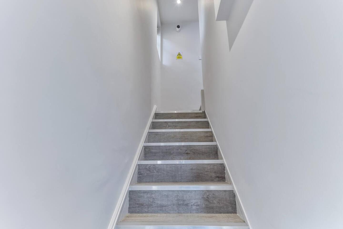Newly Renovated 3 Bed 2 Bath Apartment & Parking Sheffield Exterior foto